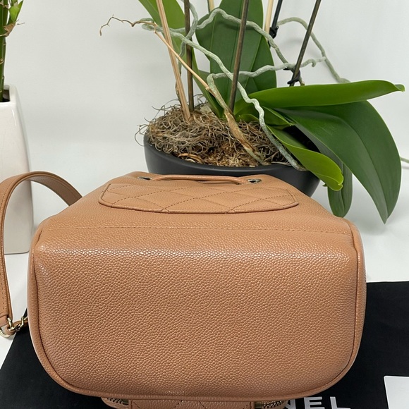 ‼️SOLD‼️NEW 21P CHANEL CARAMEL BROWN BUCKET BAG - Picture 11 of 16
